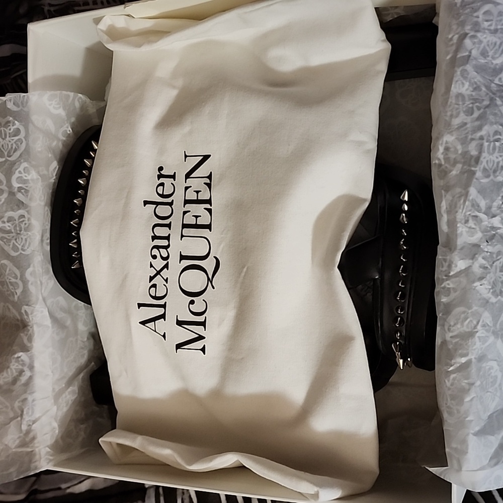 Alexander McQueen size 10 women's shoe( runs small) fit size 9/9.5 - Picture 7 of 7